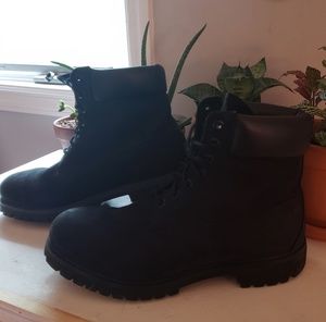 Men black swayed  Timberland boots